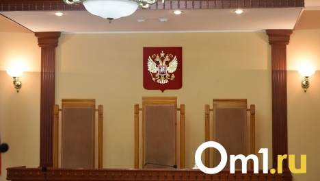Спал на полу: перед судом предстанет омичка, убившая знакомого из-за того, что он решил переночевать