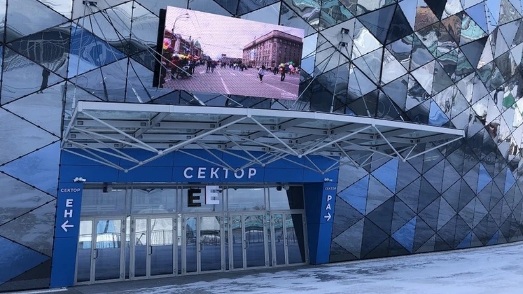 Медиаэкран на новом ЛДС начал транслировать виды Новосибирска
