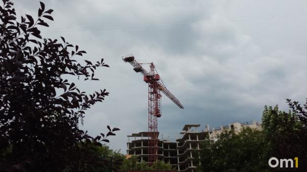 Долгострой на улице Связистов в Новосибирске начали сносить