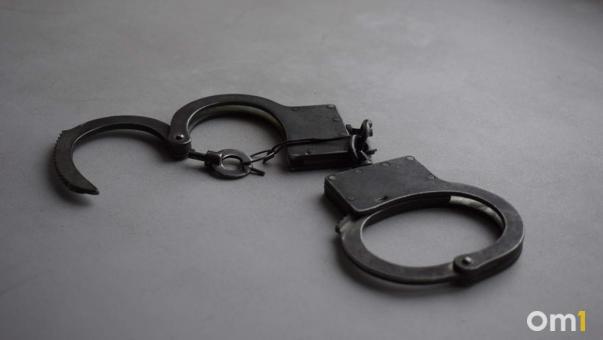 В Омске двое бездомных убили человека и спрятали труп в кустах
