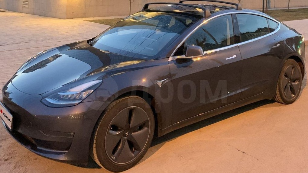 Электромобиль Tesla за 4 млн рублей продают в Новосибирске