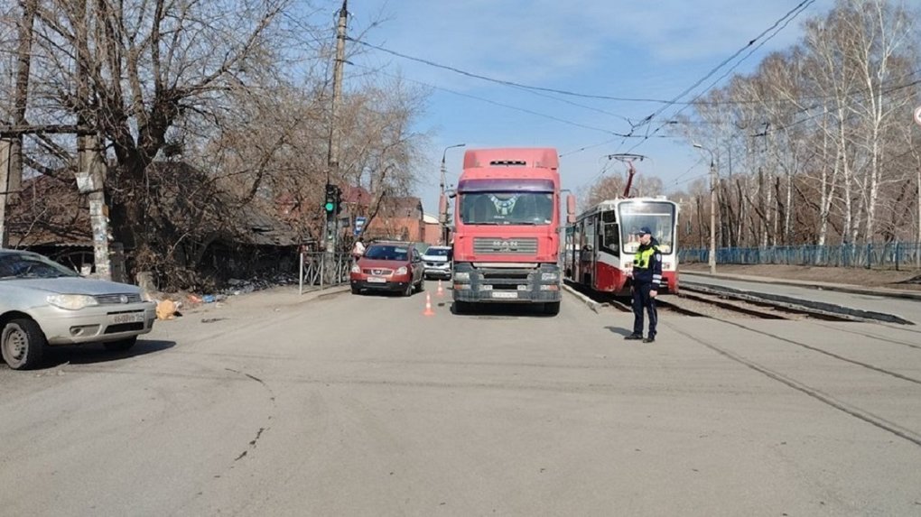 Фура задавила женщину на Волочаевской улице в Новосибирске