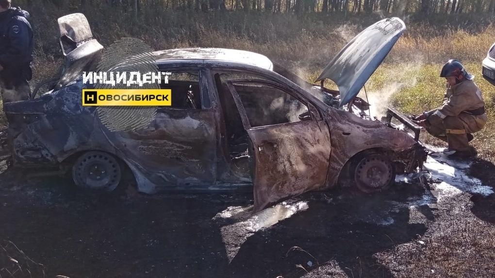 Ранил полицейского и поджог автомобиль: в сеть попали кадры последствий погони под Новосибирском