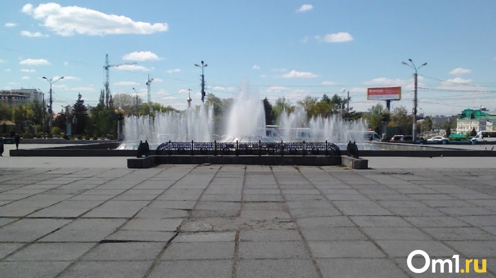 Свастика и пентаграмма. В Омске изуродовали фонтан на Театральной площади