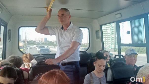 Первый вице-мэр Омска Евгений Фомин пересел на маршрутку