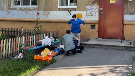 «Резиновые пули и трупы у дома»: омичка – о том, как её тихий микрорайон превращается в трущобы