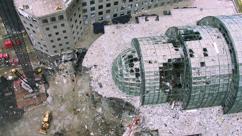 «Здание начало вздрагивать». Пять шокирующих историй и фото от очевидцев теракта 11 сентября
