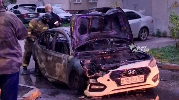 В Новосибирске взорвалось такси: водитель с ожогами госпитализирован