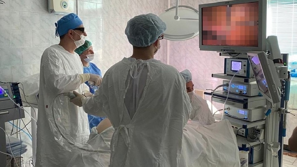 Новосибирские медики спасли от рака пациентку с двумя матками