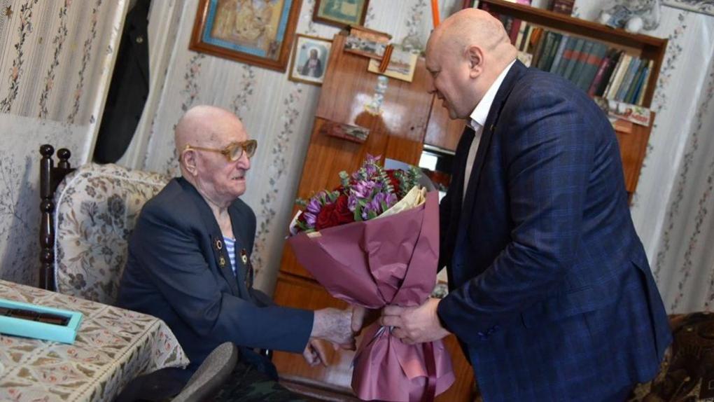 Сергей Шелест поздравил со 100-летним юбилеем участника Великой Отечественной войны