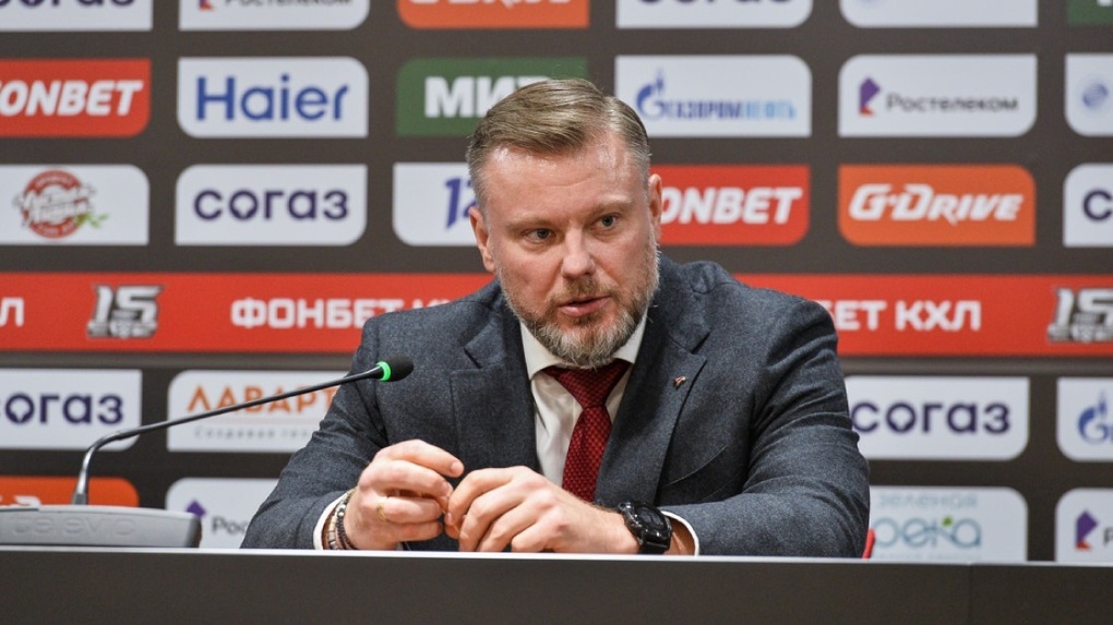 Бывший главный тренер омского «Авангарда» снова лишился работы