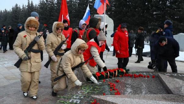 В Парке Победы почтили память погибших в боях омичей