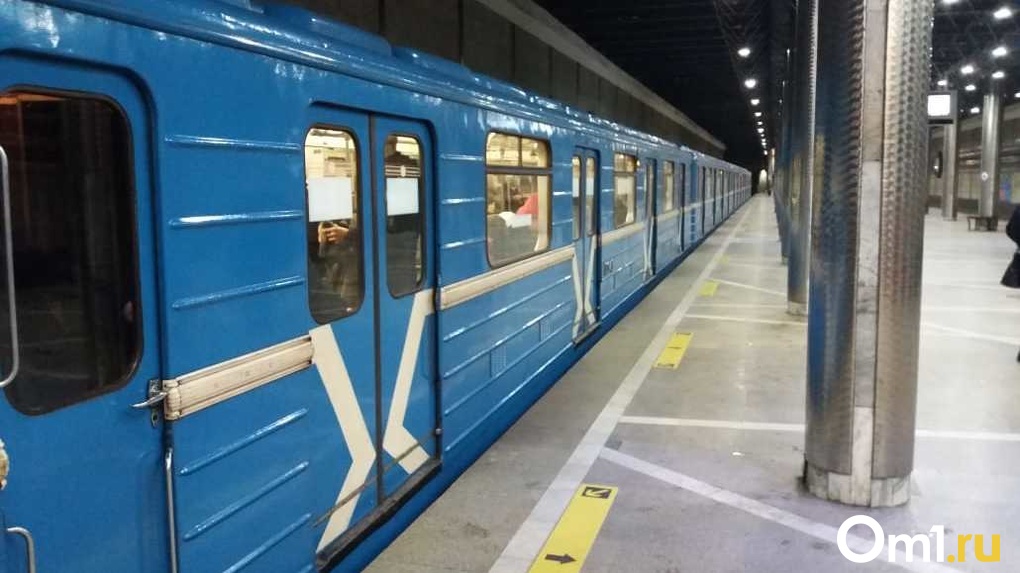 Готовится к открытию: первую платформенную дверь установят на станции метро «Спортивная» в Новосибирске