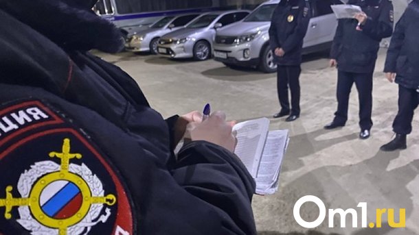 В Омске ищут пожилую женщину, причастную к распространению наркотиков