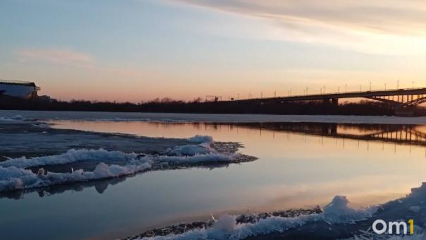 В Омске в первый день каникул двое детей провалились под лёд