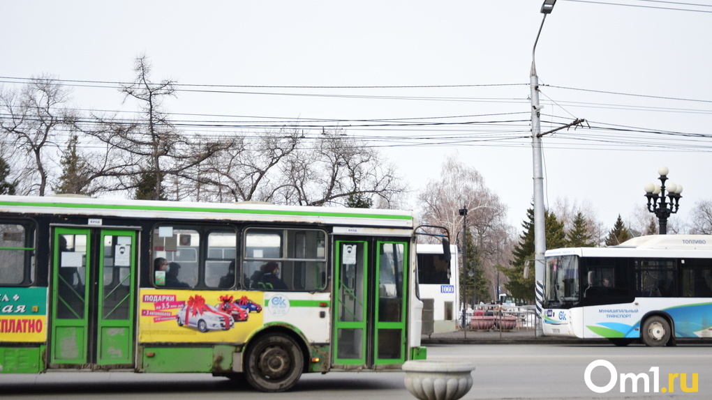 Два автобуса № 64 арестовали за долги в Новосибирске