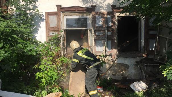 Обрушился потолок: 65-летний мужчина оказался под обломками в Новосибирске. ФОТО