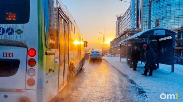 Когда приедет транспорт? Омичи пожаловались на неработающие электронные табло на остановках