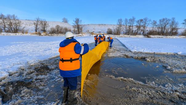На подводном переходе нефтепровода прошла учебная тренировка