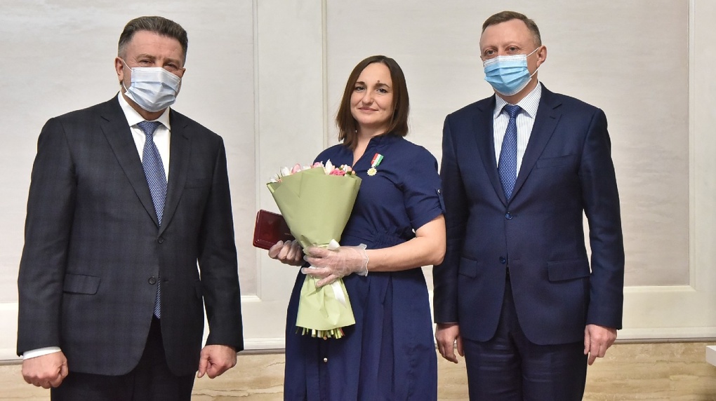 11 жительниц Новосибирской области получили награду «За материнскую доблесть»