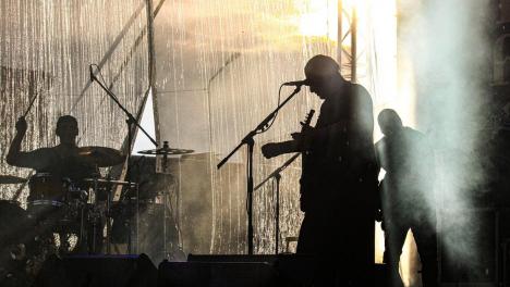 «Получит штраф, но узнает вся Россия»: мат Шнурова на концерте в Новосибирске не был случайностью