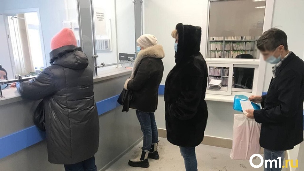 Новосибирские поликлиники начнут работать по выходным из-за вспышки гриппа и COVID-19