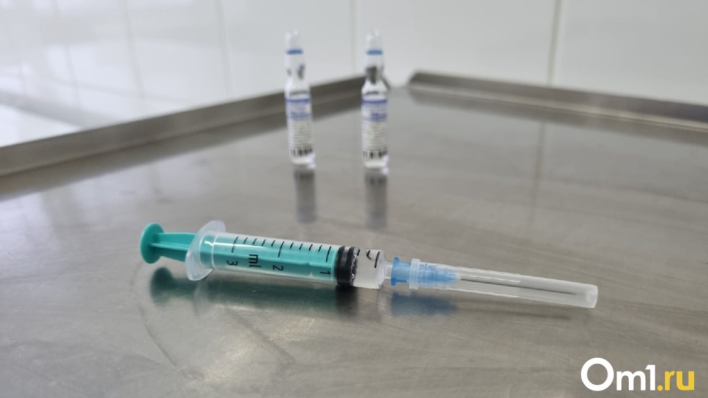 В Омскую область доставили первую партию «детской» вакцины от коронавируса