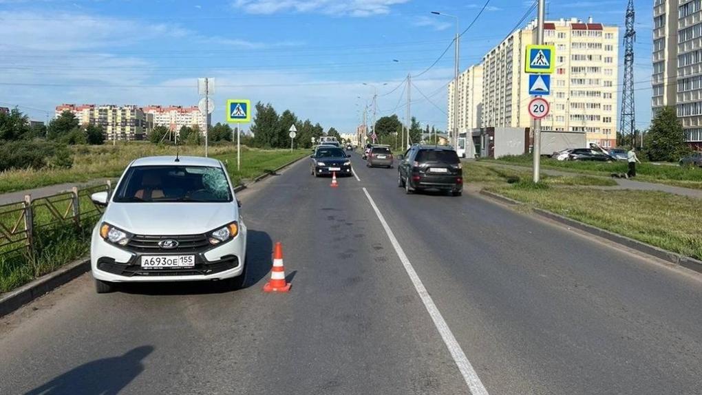 Скончался по дороге в больницу: в Омске произошла смертельная авария