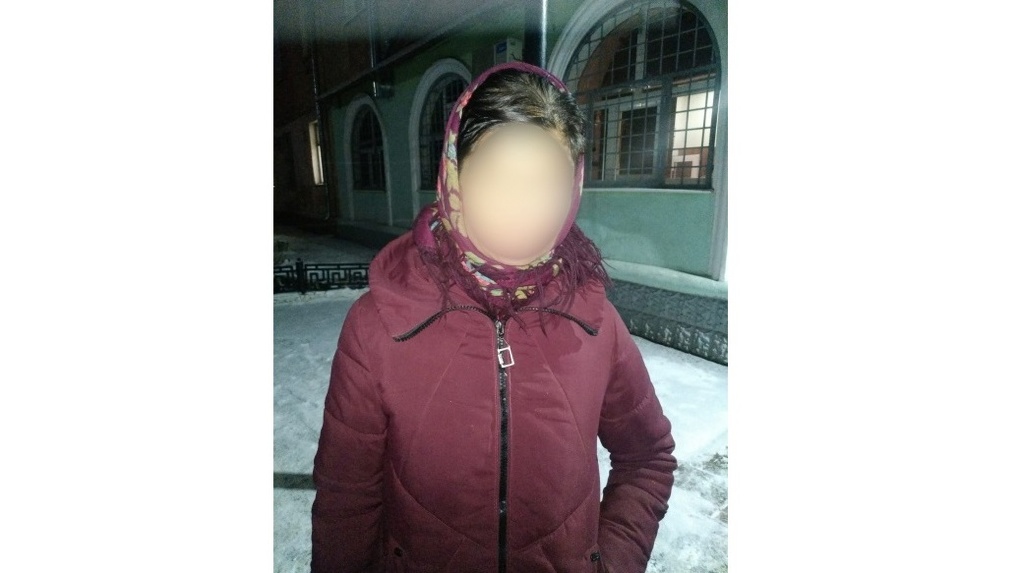 В Омске бабушку ограбила женщина, просившая деньги на молоко своим детям