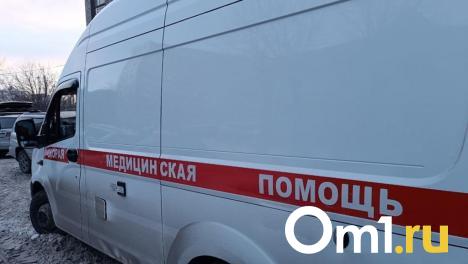 Омич оказался в больнице с ножевыми ранениями после застолья с родственником