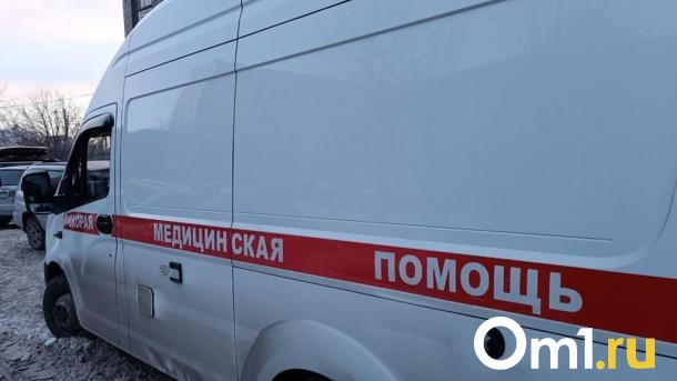 Омич оказался в больнице с ножевыми ранениями после застолья с родственником