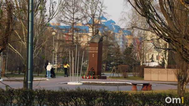 В Омске за лето обновят памятник Карбышеву