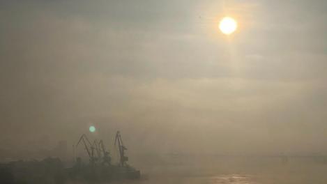 «Чёрное небо» не помогло: Новосибирск затянуло дымом с запахом гари