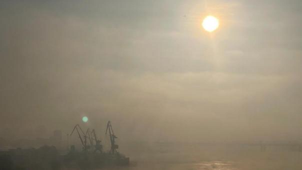 «Чёрное небо» не помогло: Новосибирск затянуло дымом с запахом гари