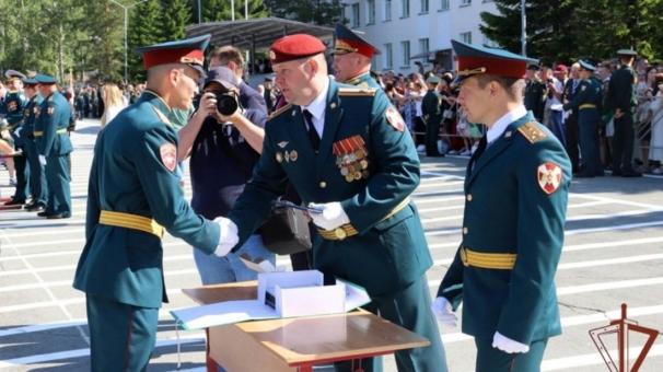 В Новосибирске более 200 офицеров Росгвардии получили погоны