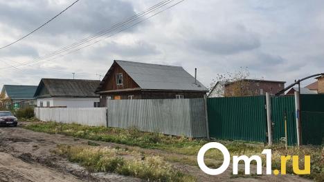 В омском посёлке обнаружили тело женщины с ножевыми ранениями