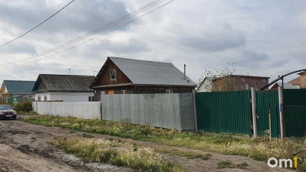 В омском посёлке обнаружили тело женщины с ножевыми ранениями