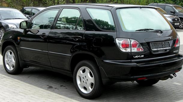 В Новосибирске подросток угнал Lexus родственника