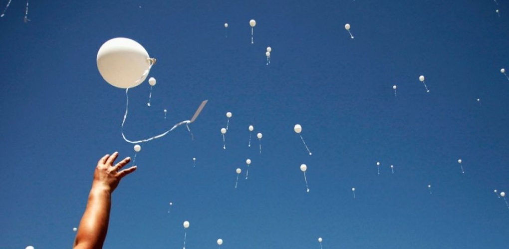 В небо над Омском выпустят 2 000 белых воздушных шаров