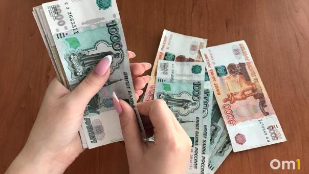 Омичи раньше достигают пика зарплат, чем жители Москвы и Санкт-Петербурга