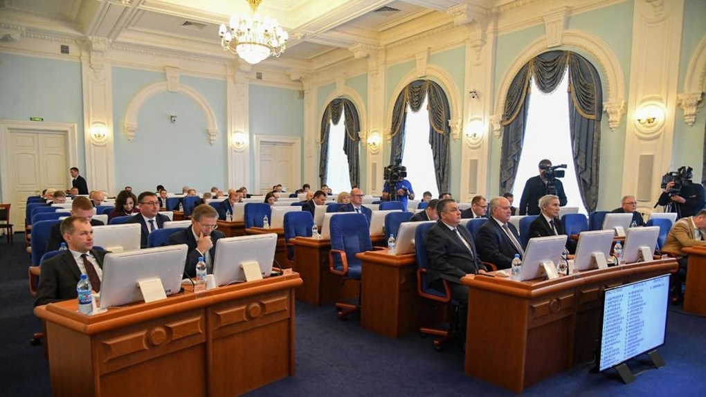 По поручению Александра Буркова в областном бюджете изысканы средства на зимнее содержание дорог в Омске