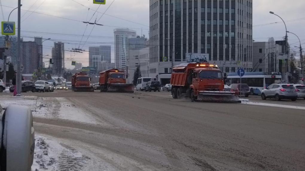 За сутки 3 500 кубометров снега вывезли с улиц Новосибирска