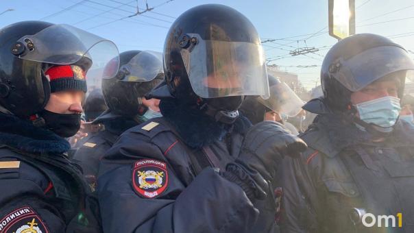 В Новосибирске заметили большое количество полицейских у площади Пименова
