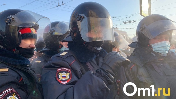 В Новосибирске заметили большое количество полицейских у площади Пименова
