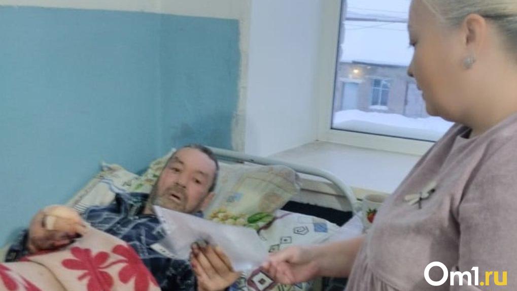 На севере Омской области волонтёры спасли замерзающего бездомного