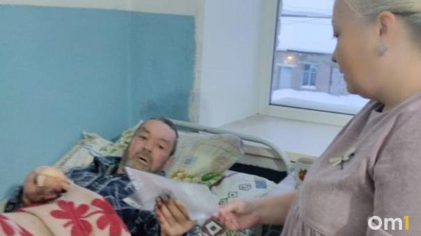 На севере Омской области волонтёры спасли замерзающего бездомного