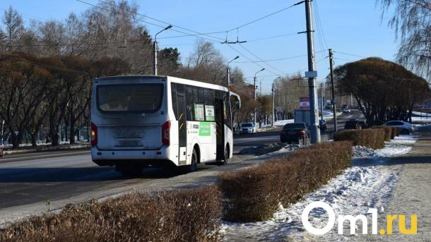 Автобус и трамвай столкнулись в Омске: в салонах находились 25 человек