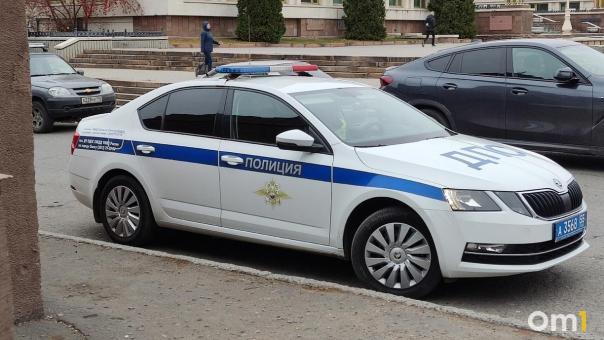 Инспекторы ДПС в Омске спасли мальчика, проглотившего фрагмент пластика