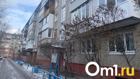 Омичу воткнули отвёртку в живот на лестнице в собственном подъезде