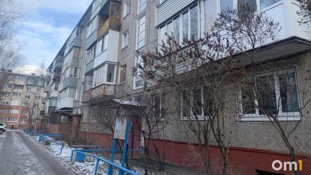 Омичу воткнули отвёртку в живот на лестнице в собственном подъезде